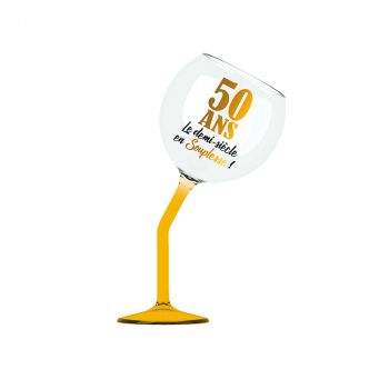 Verre de vin penché 50 ans